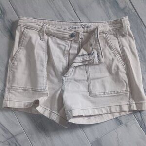 Universal Thread Ivory Stretch Zip High Rise Midi 4 Pocket Denim Shorts 12/31